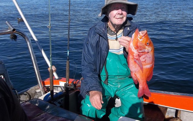 Ouderdom pla oom Freddie maar min en hy geniet nog sy dag op see.